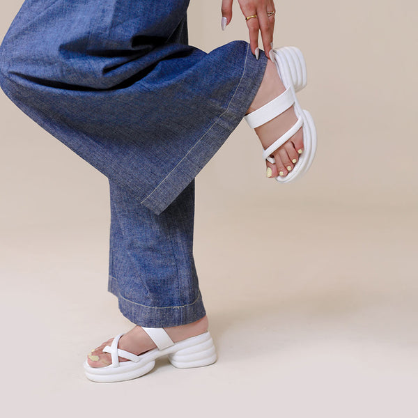 White Casual Chappal L00700009